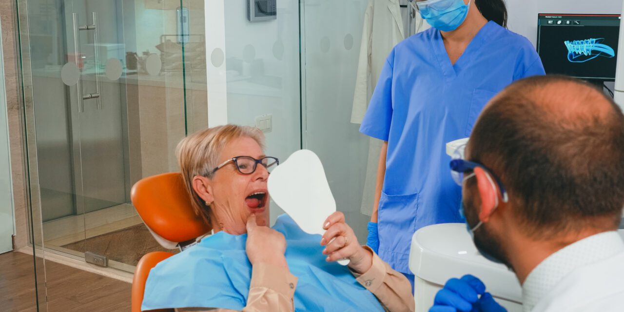 https://lakeshoredentistry.ca/wp-content/uploads/2022/04/Dental-Implants-lakeshoredentistry.ca_-1280x640.jpg